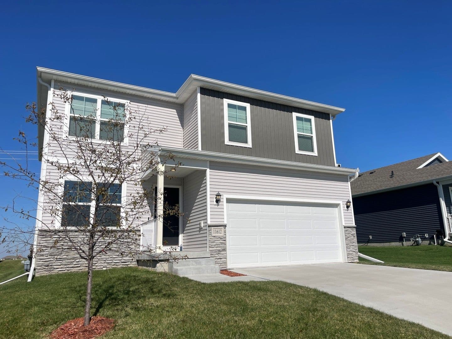 Papillion House: 11612 Port Royal Dr.