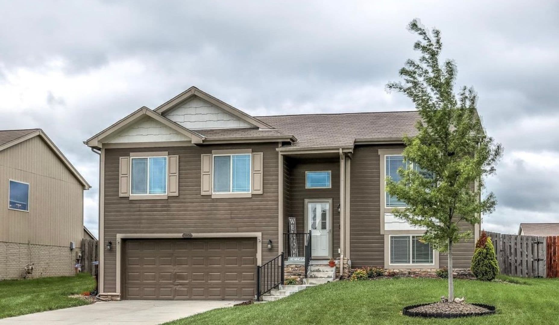 Bellevue House: 13806 S 43rd Ave