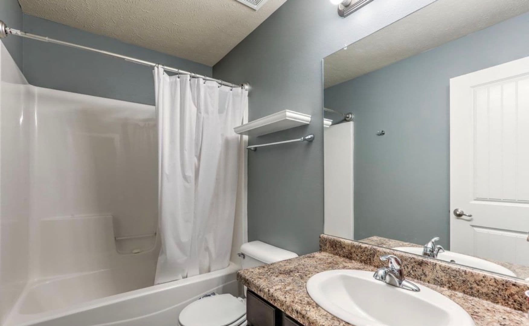 Bellevue House: 13806 S 43rd Ave