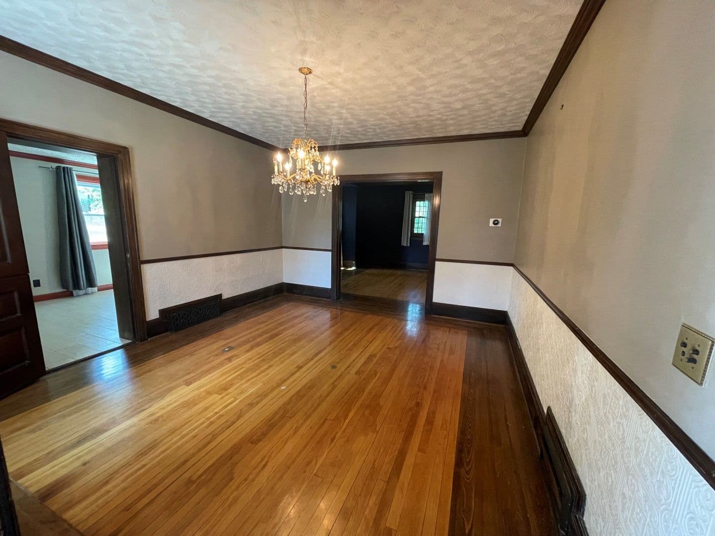 Omaha House: 307 N 41st St