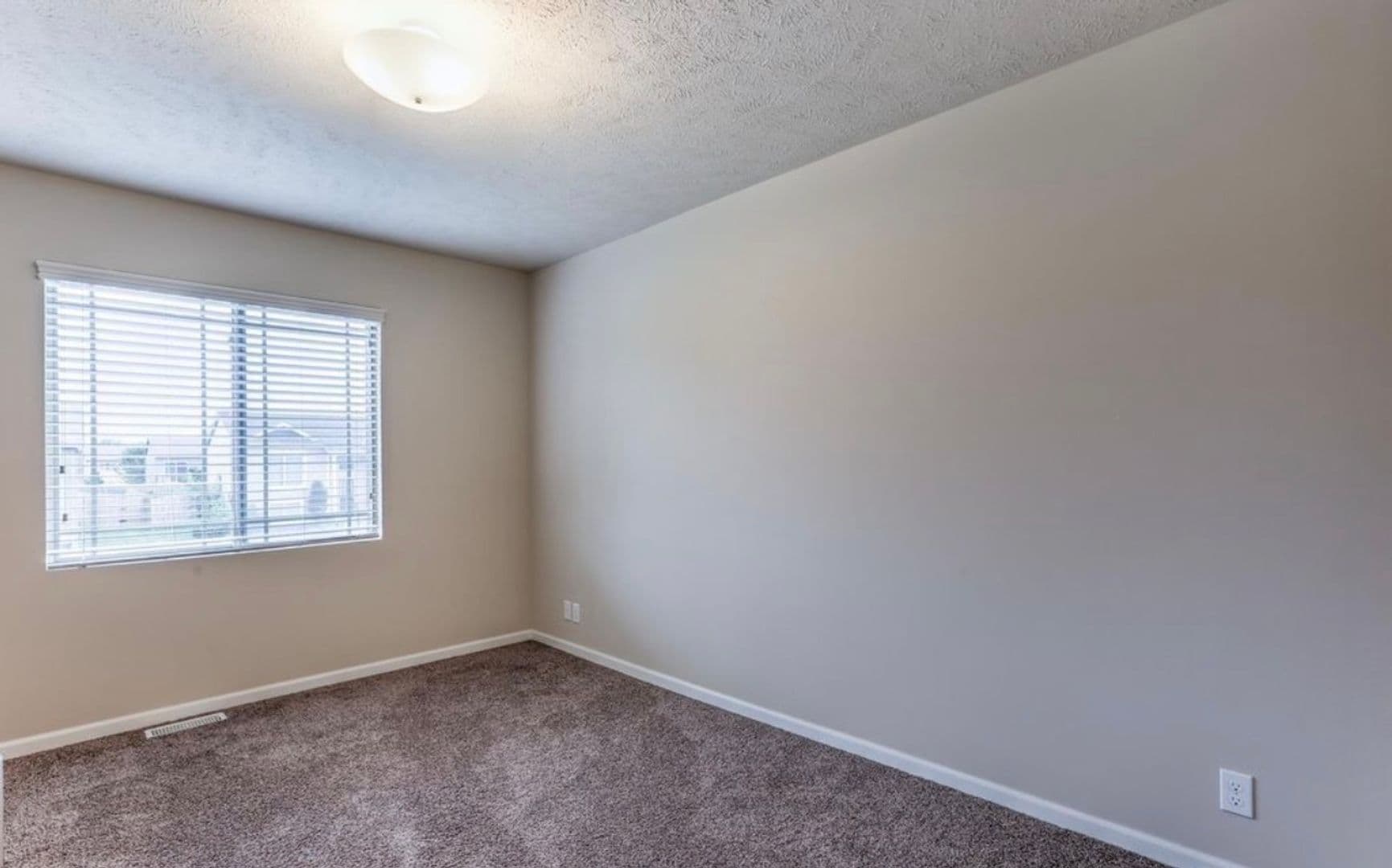 Bellevue House: 13806 S 43rd Ave