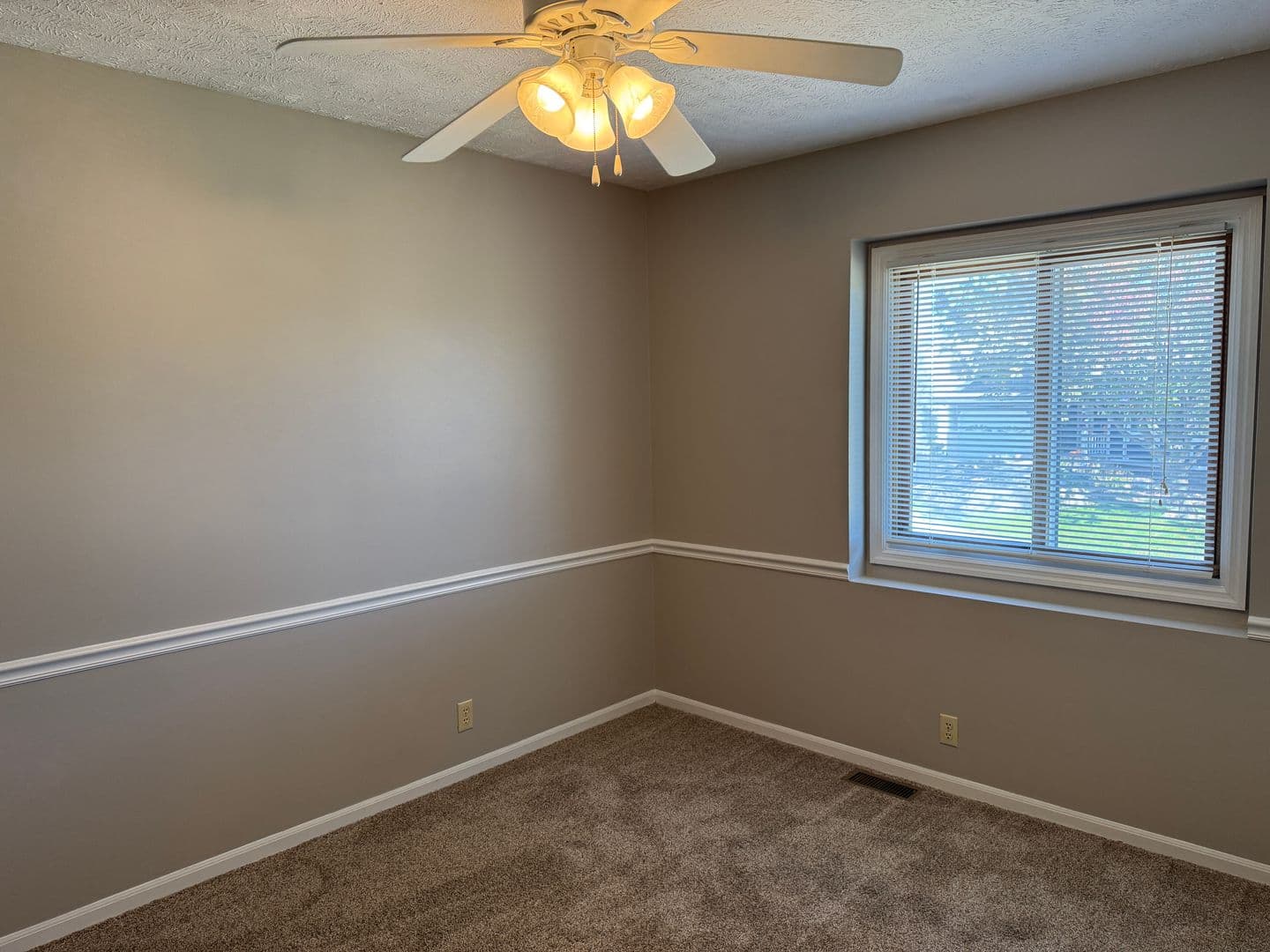 Omaha House: 12957 Camden Ave