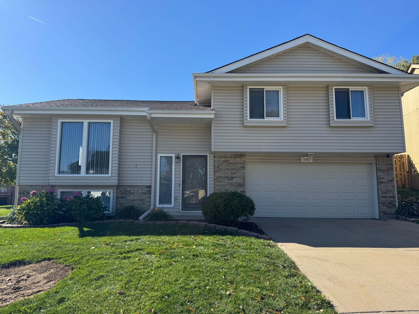 Omaha House: 12957 Camden Ave