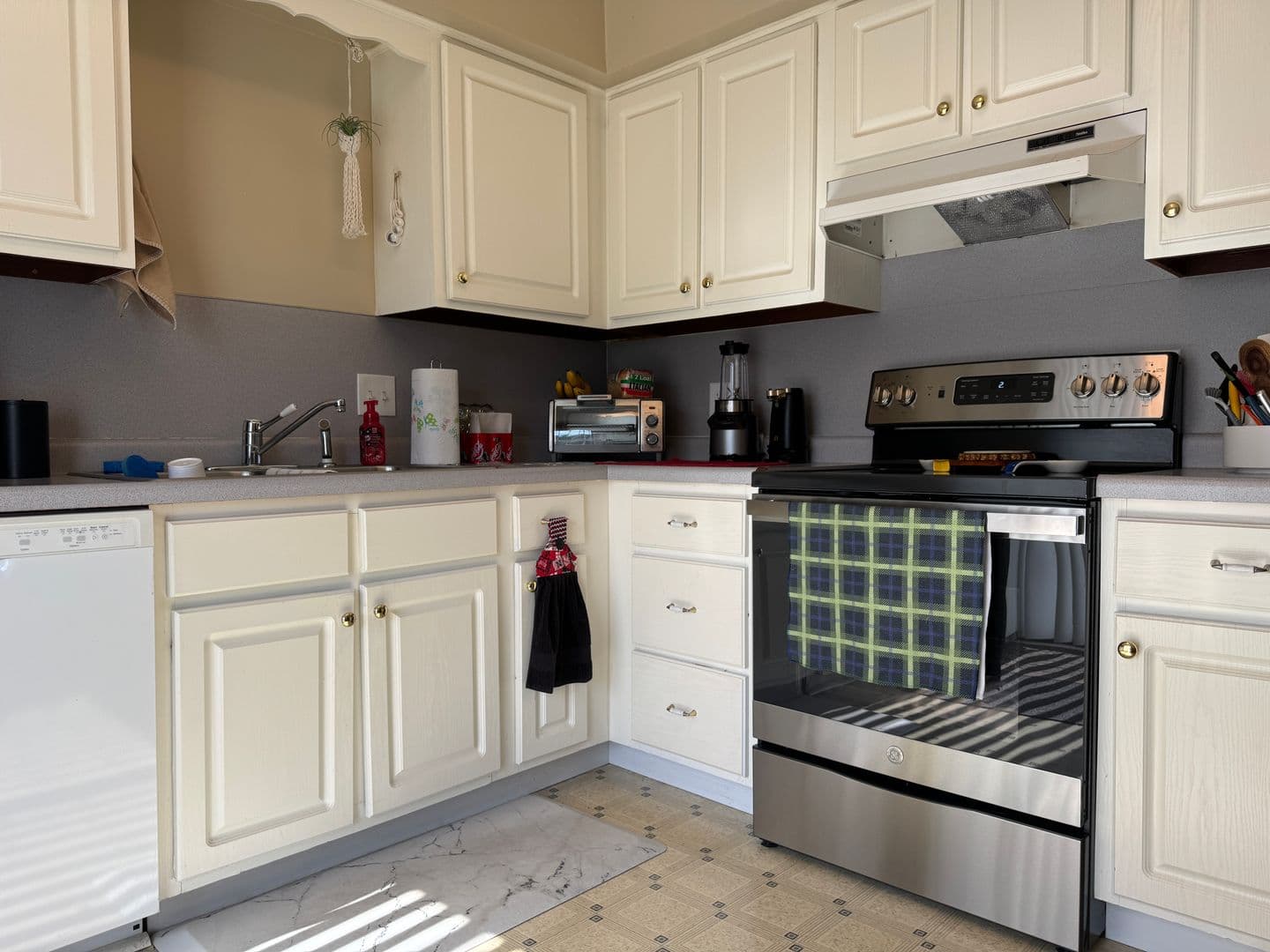 Omaha House: 15229 Jefferson St