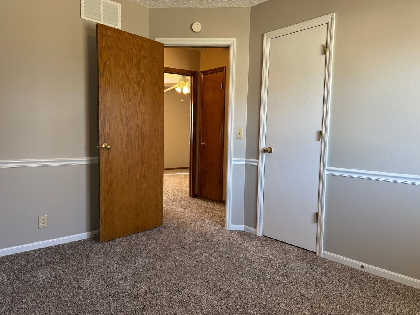 Omaha House: 12957 Camden Ave
