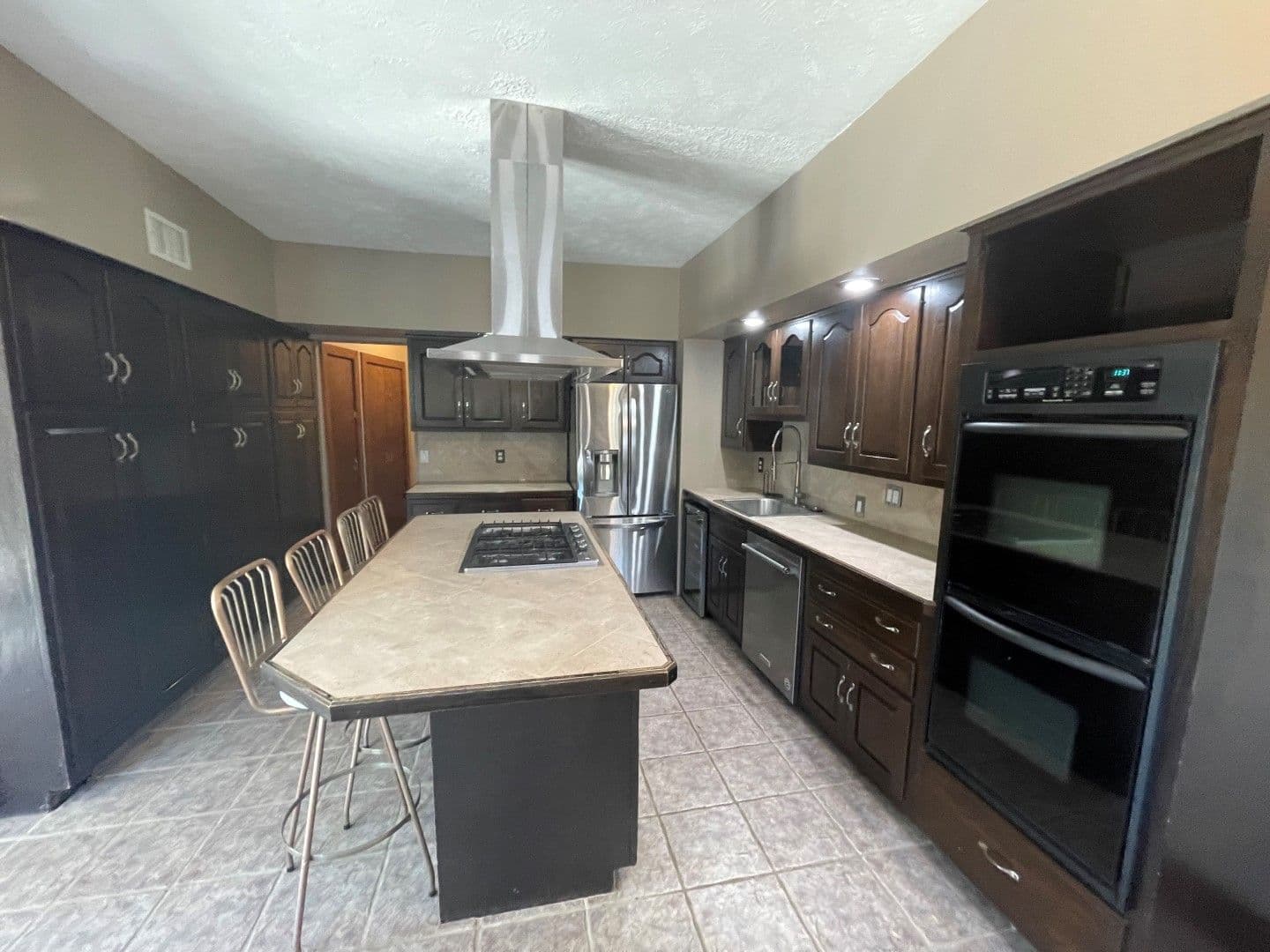 Omaha House: 307 N 41st St