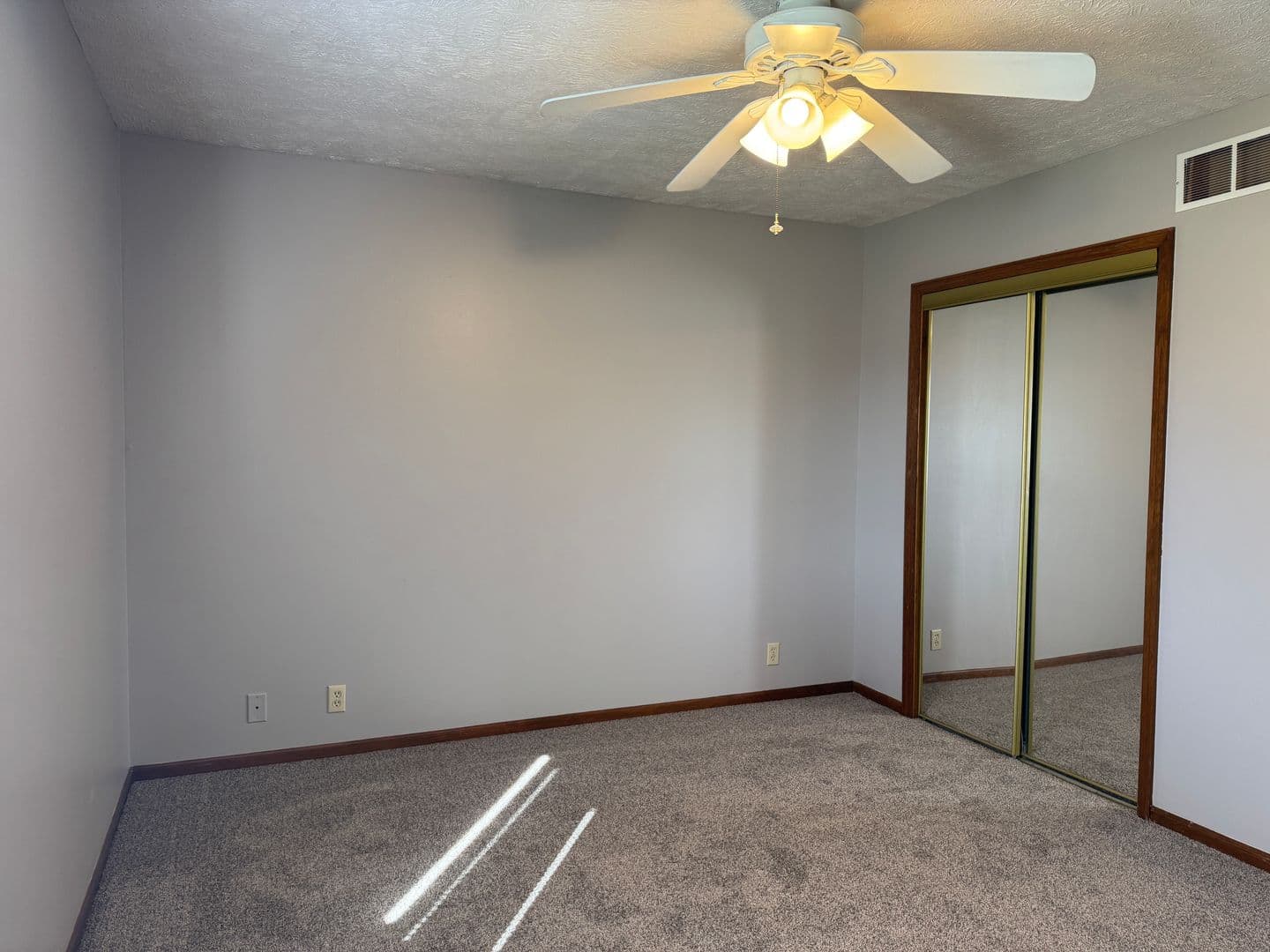 Omaha House: 12957 Camden Ave
