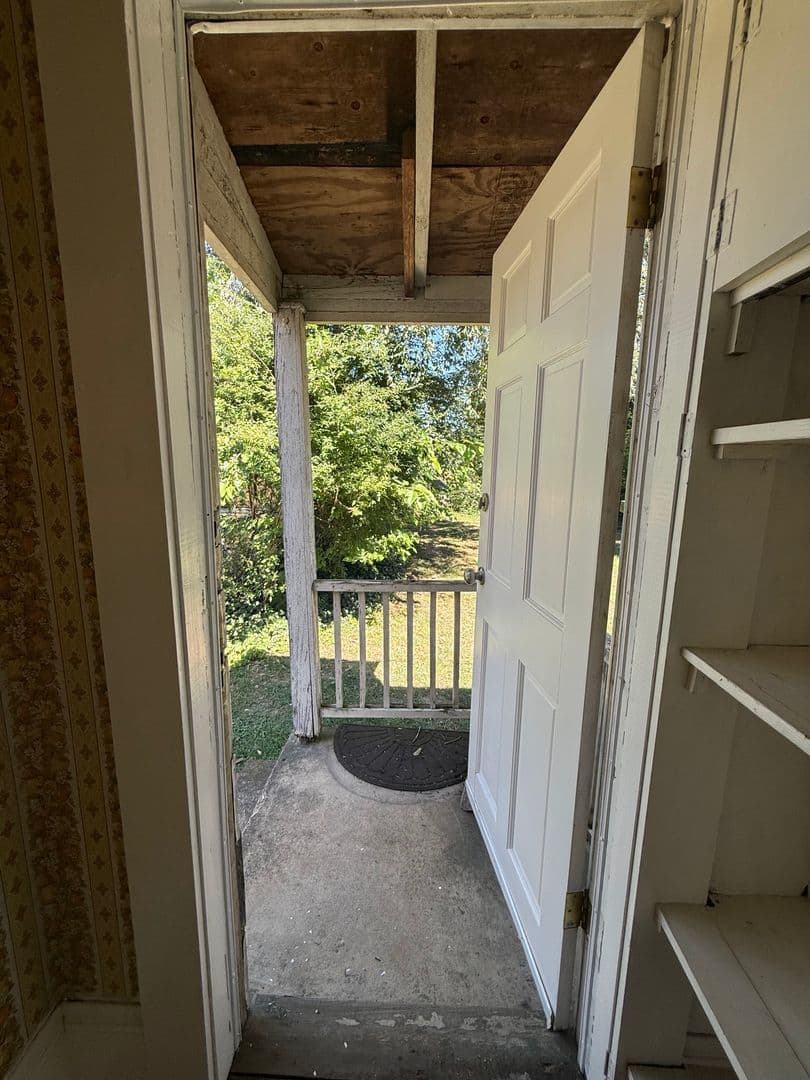 Roanoke Apartment: 813 Winona Ave SW