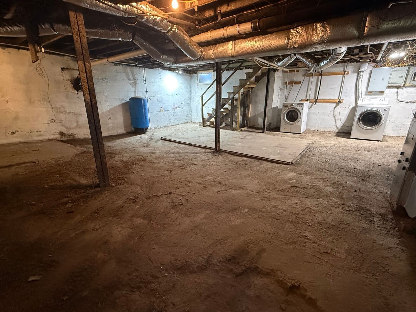 Roanoke Apartment: 813 Winona Ave SW