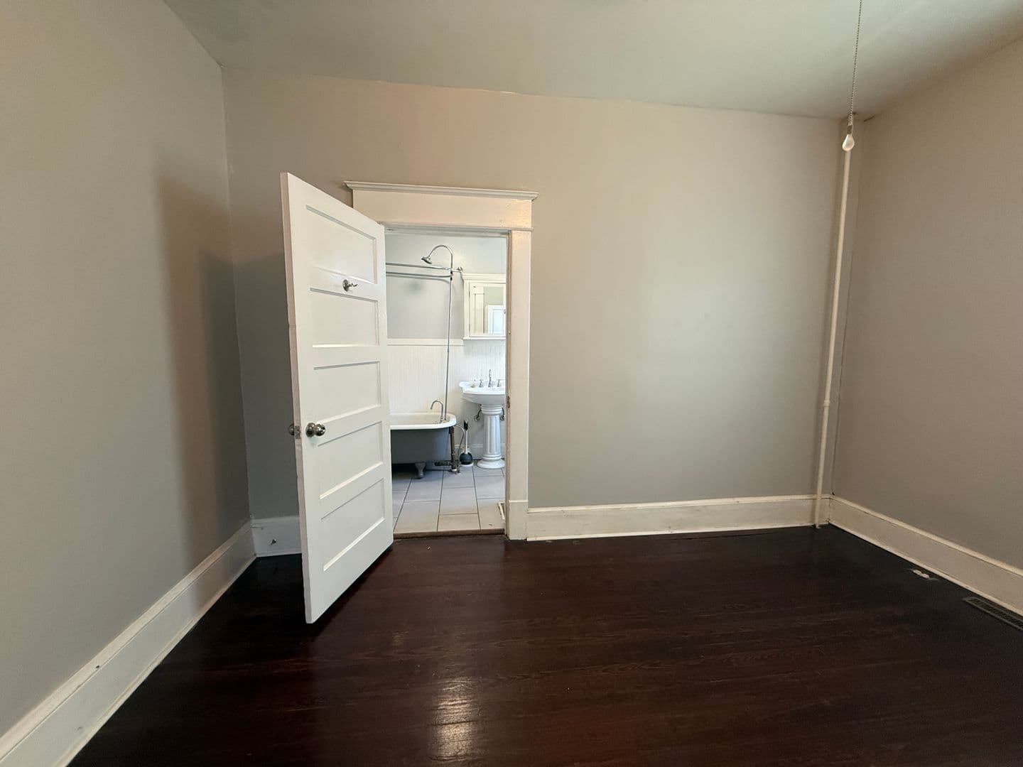 Roanoke Apartment: 813 Winona Ave SW