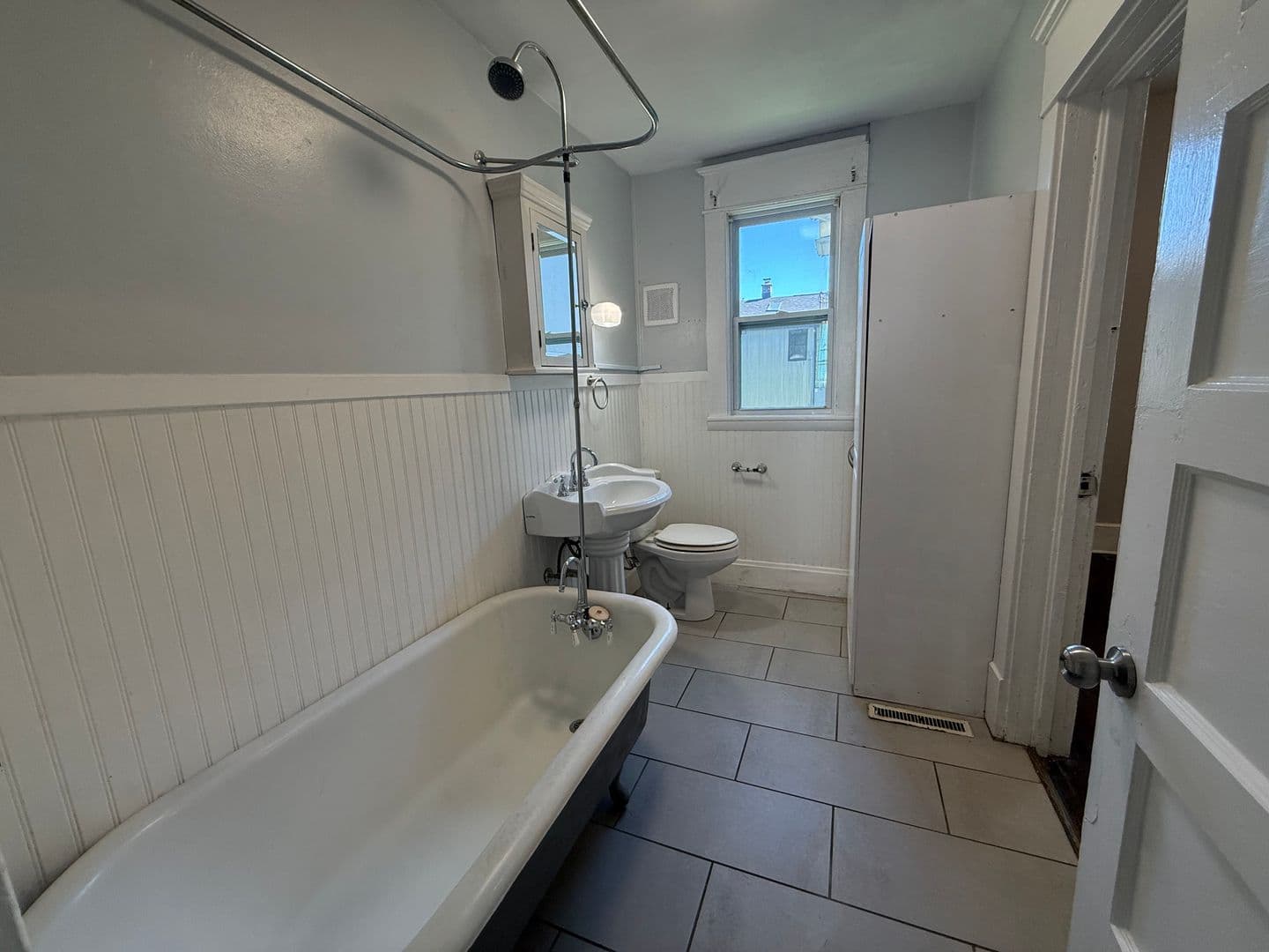 Roanoke Apartment: 813 Winona Ave SW