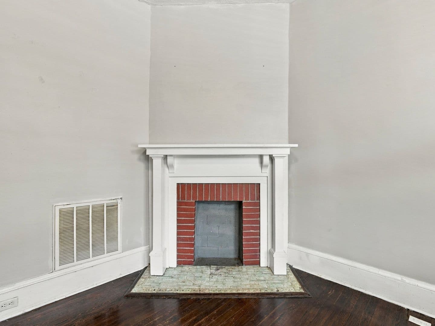 Roanoke Apartment: 813 Winona Ave SW