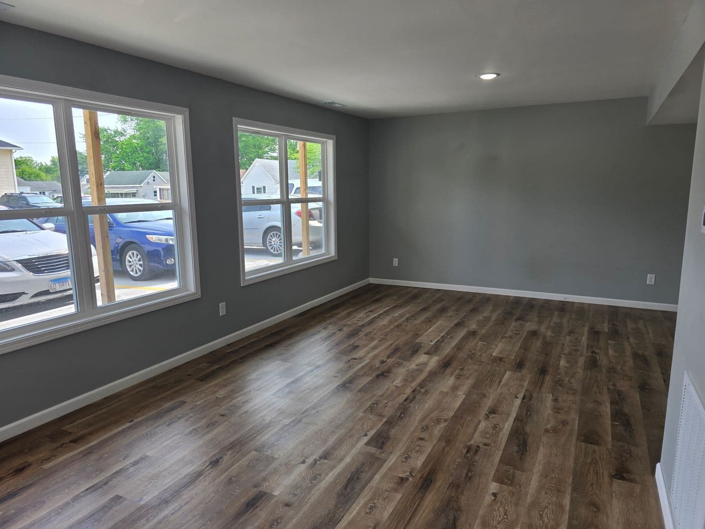Herrin Apartment: 501 S 19th St