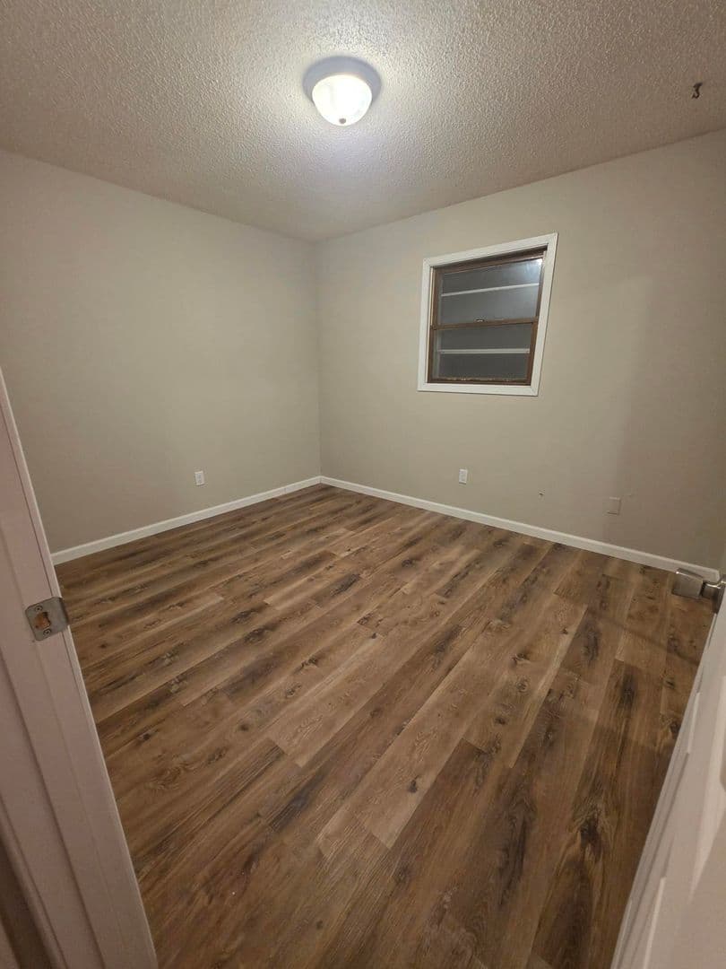 Marion Apartment: 302 E Boyton St