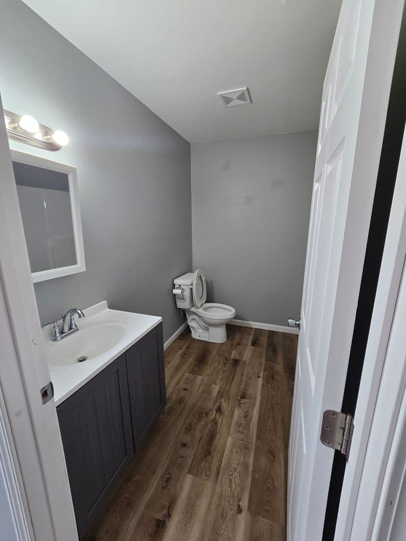 Herrin Apartment: 501 S 19th St