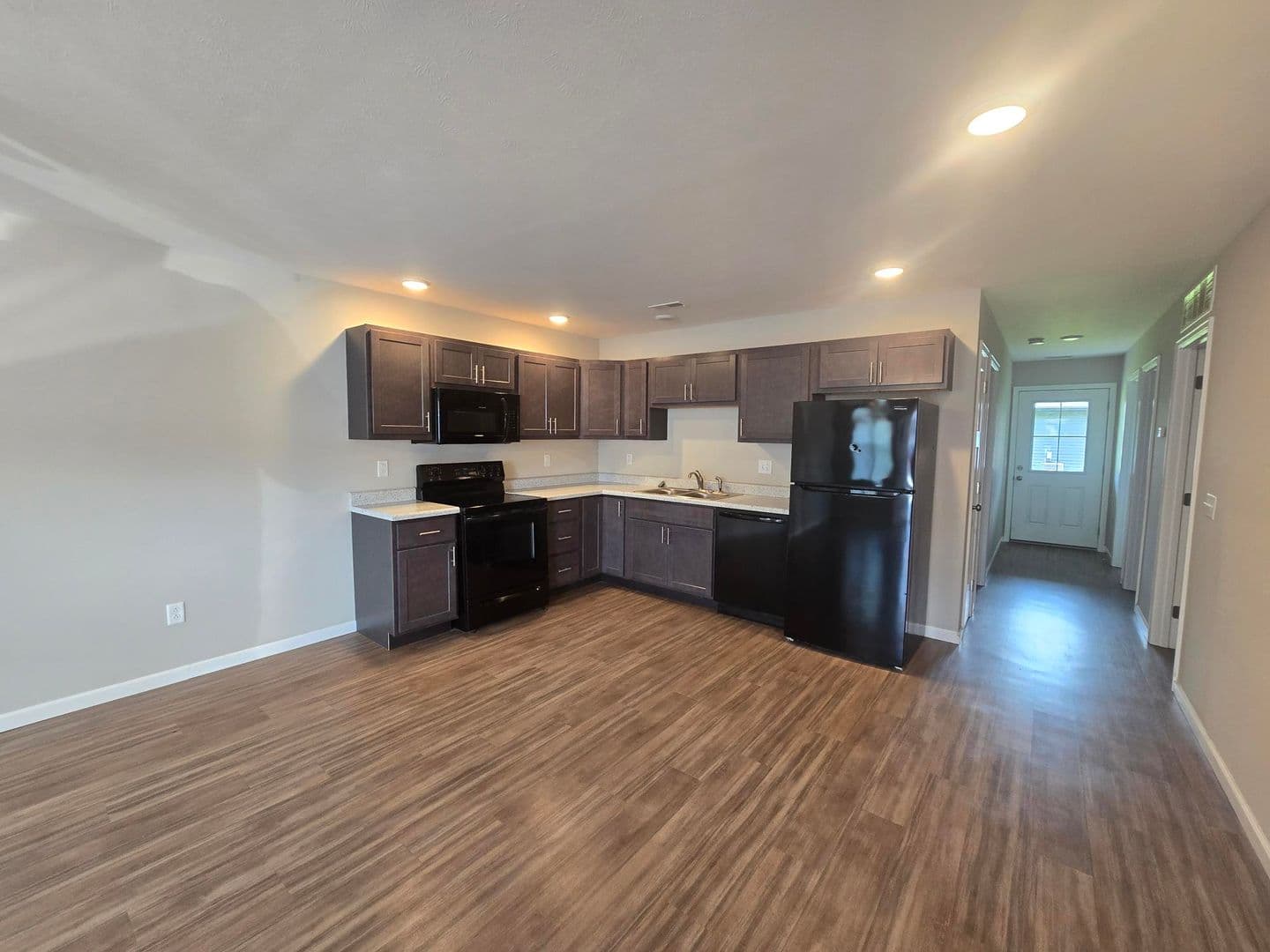 Marion Apartment: 703 N. Market St.