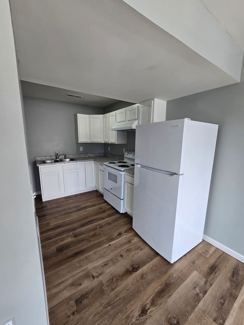 Herrin Apartment: 501 S 19th St