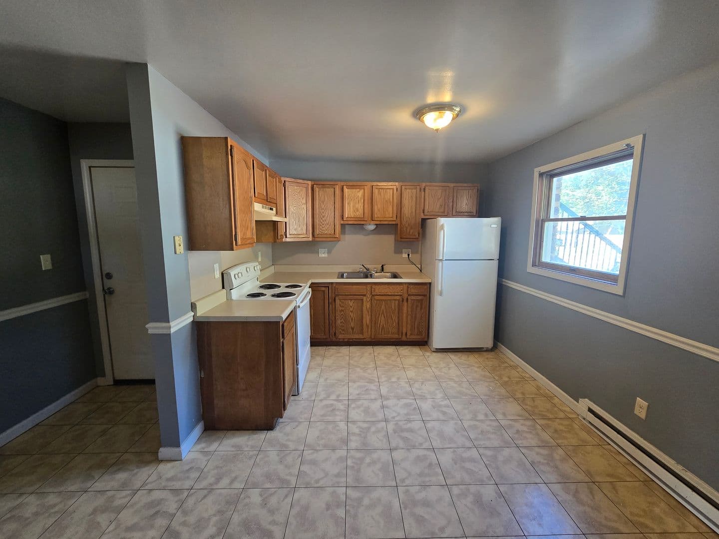 Herrin Apartment: 420 E Bryan St