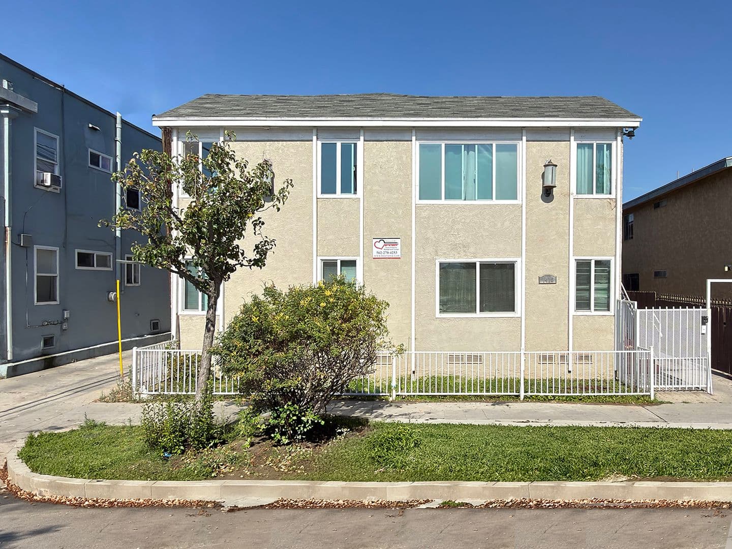 Long Beach Apartment: 1415 Cedar Ave
