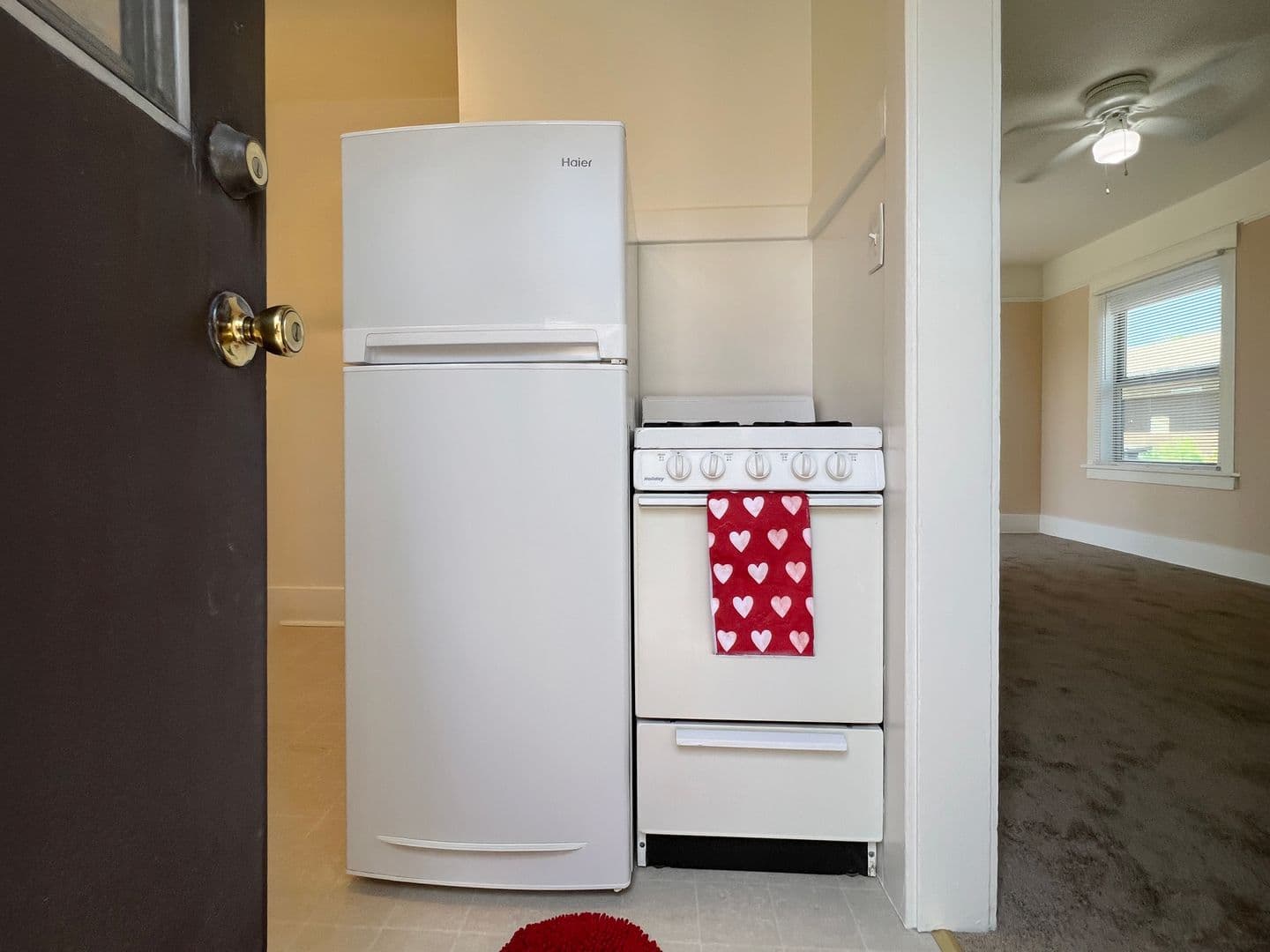 Long Beach Apartment: 1360 Euclid Ave