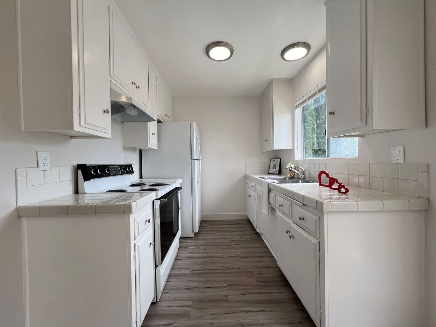 Long Beach Apartment: 360 Freeman Ave
