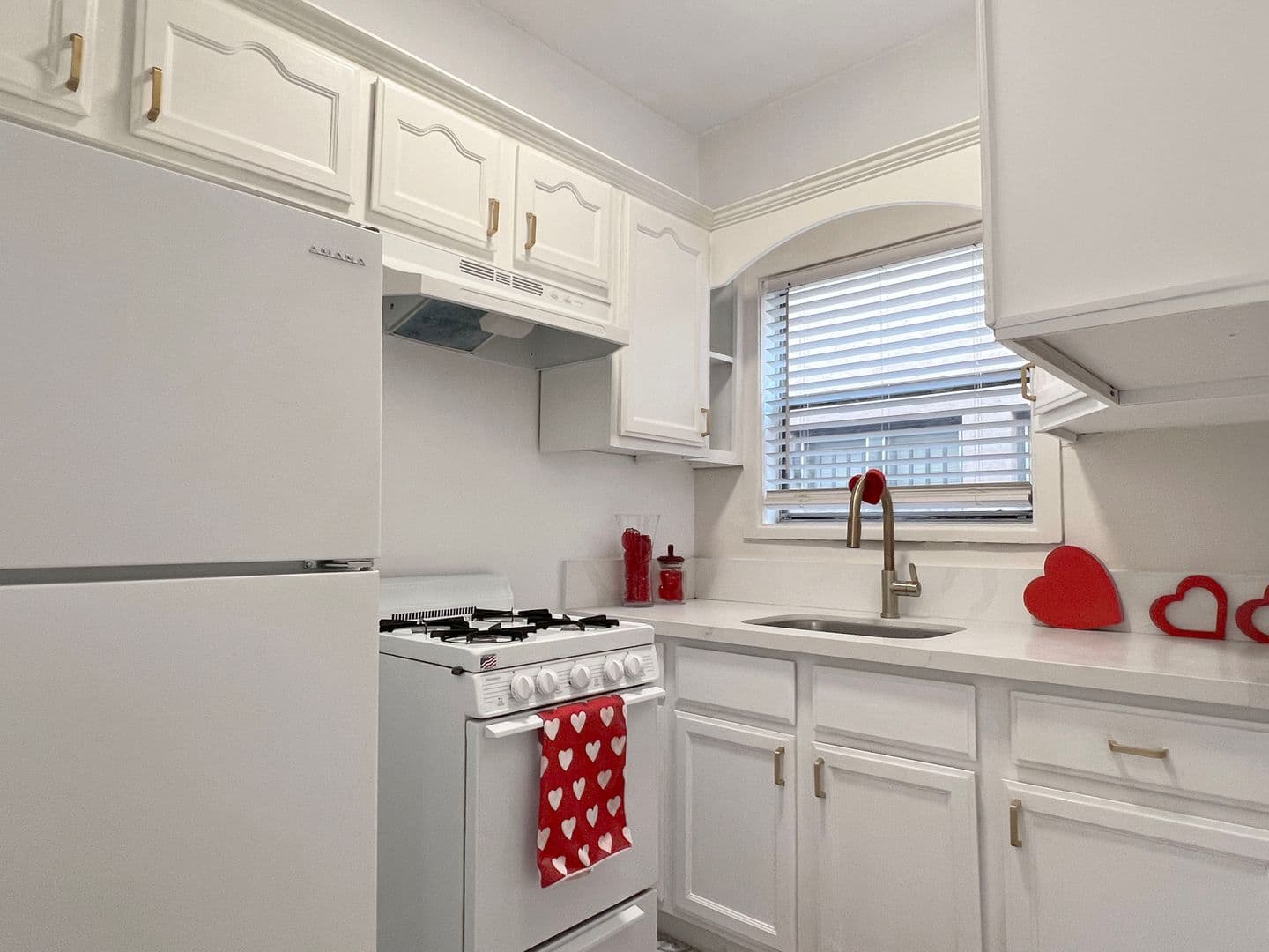 Long Beach Apartment: 227 Lime Ave