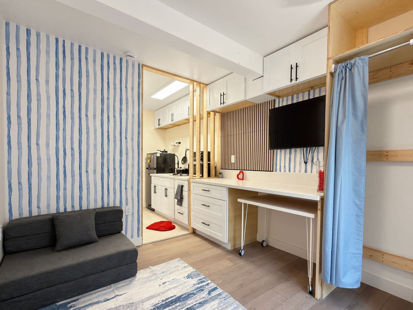Long Beach Apartment: 1478 Henderson Ave
