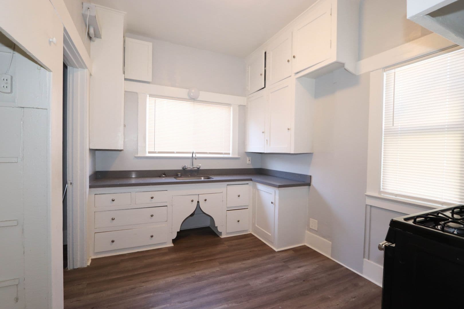 Long Beach Apartment: 1153 E Appleton St
