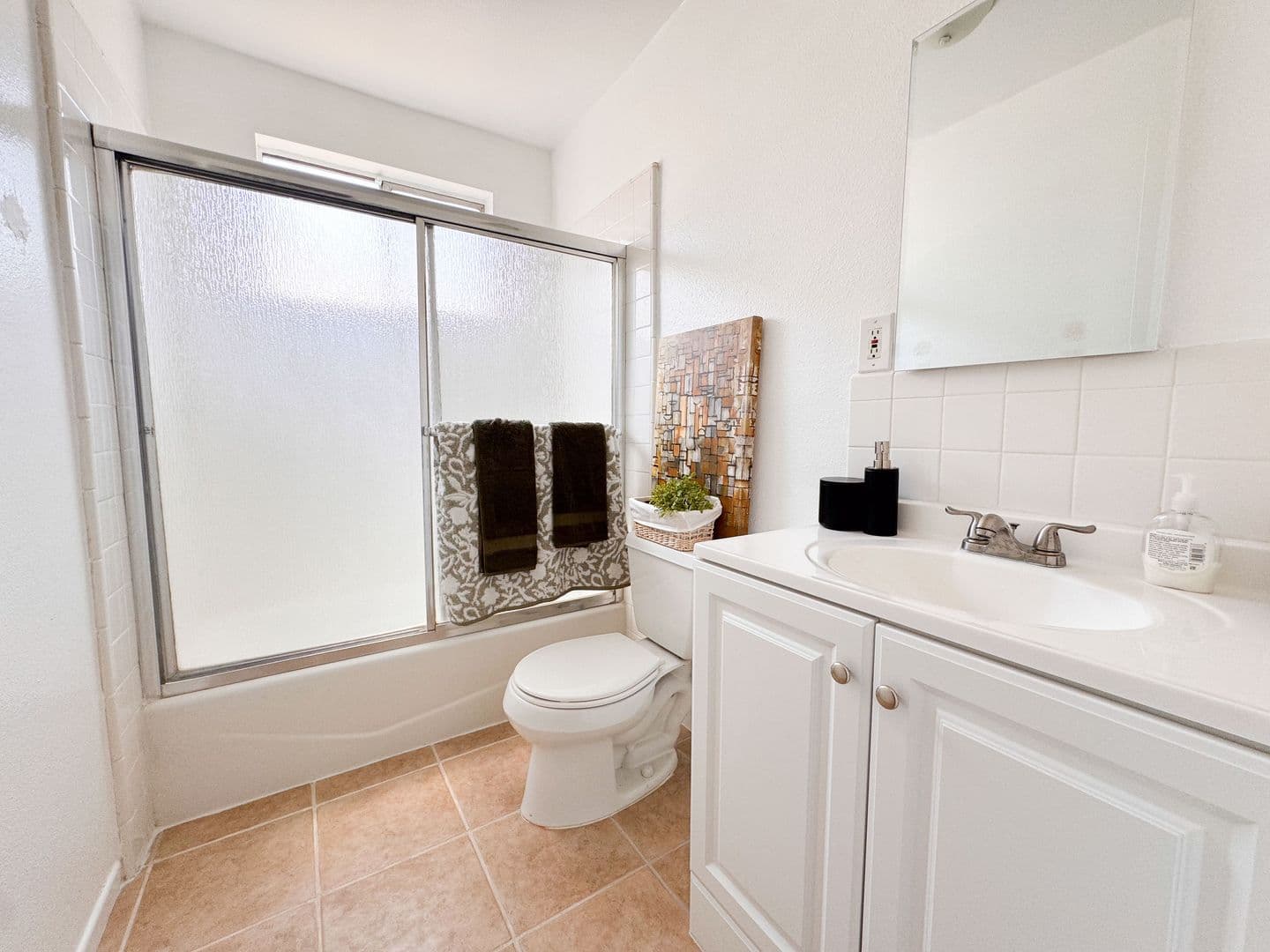 Pasadena Apartment: 460 Vista Ave