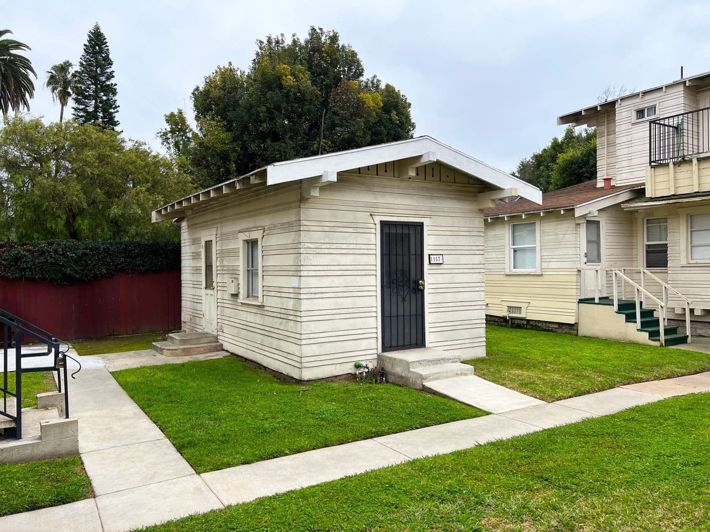 Long Beach Apartment: 1153 E Appleton St