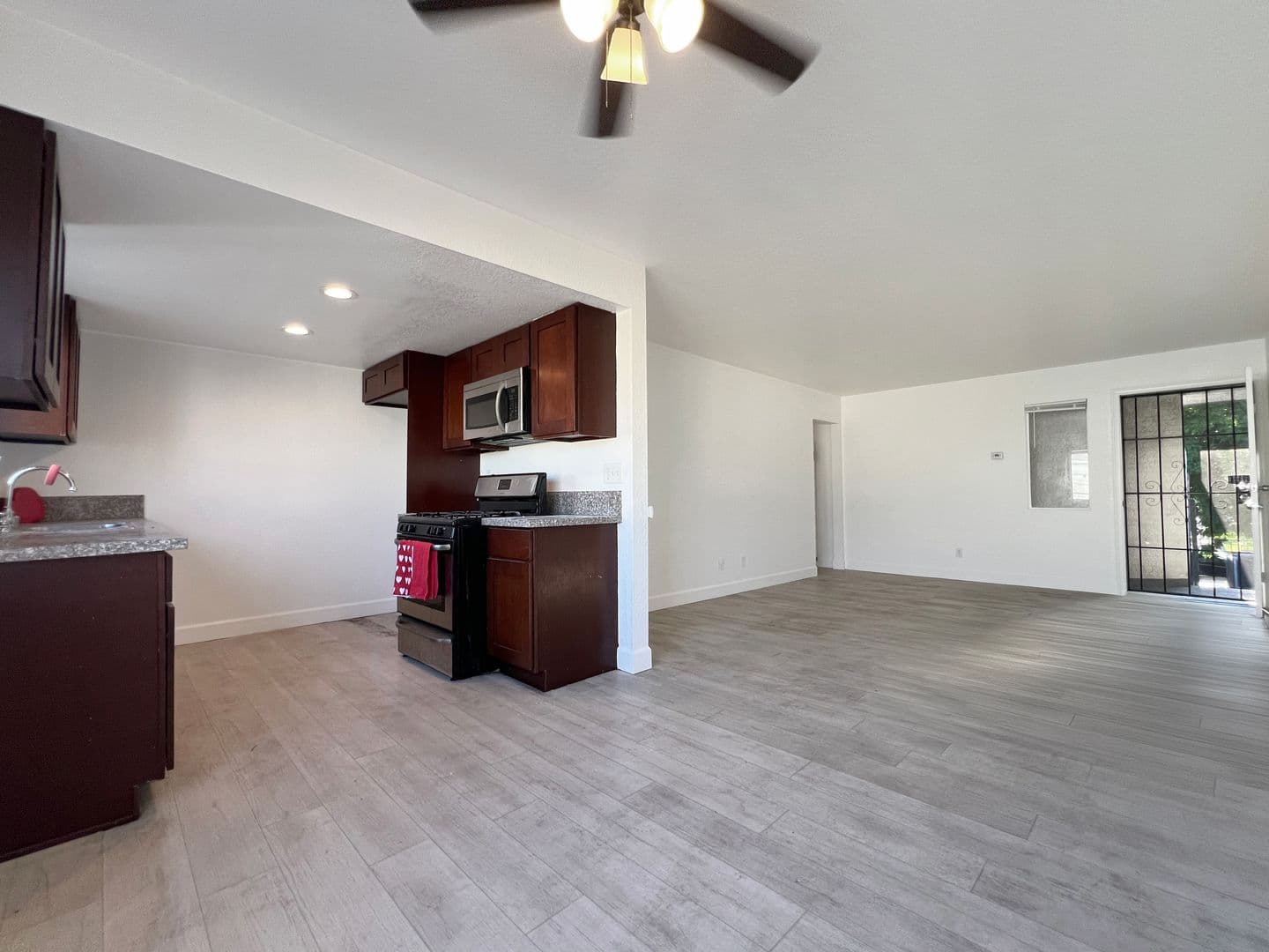 Long Beach Apartment: 5660 - 5706 Linden Ave