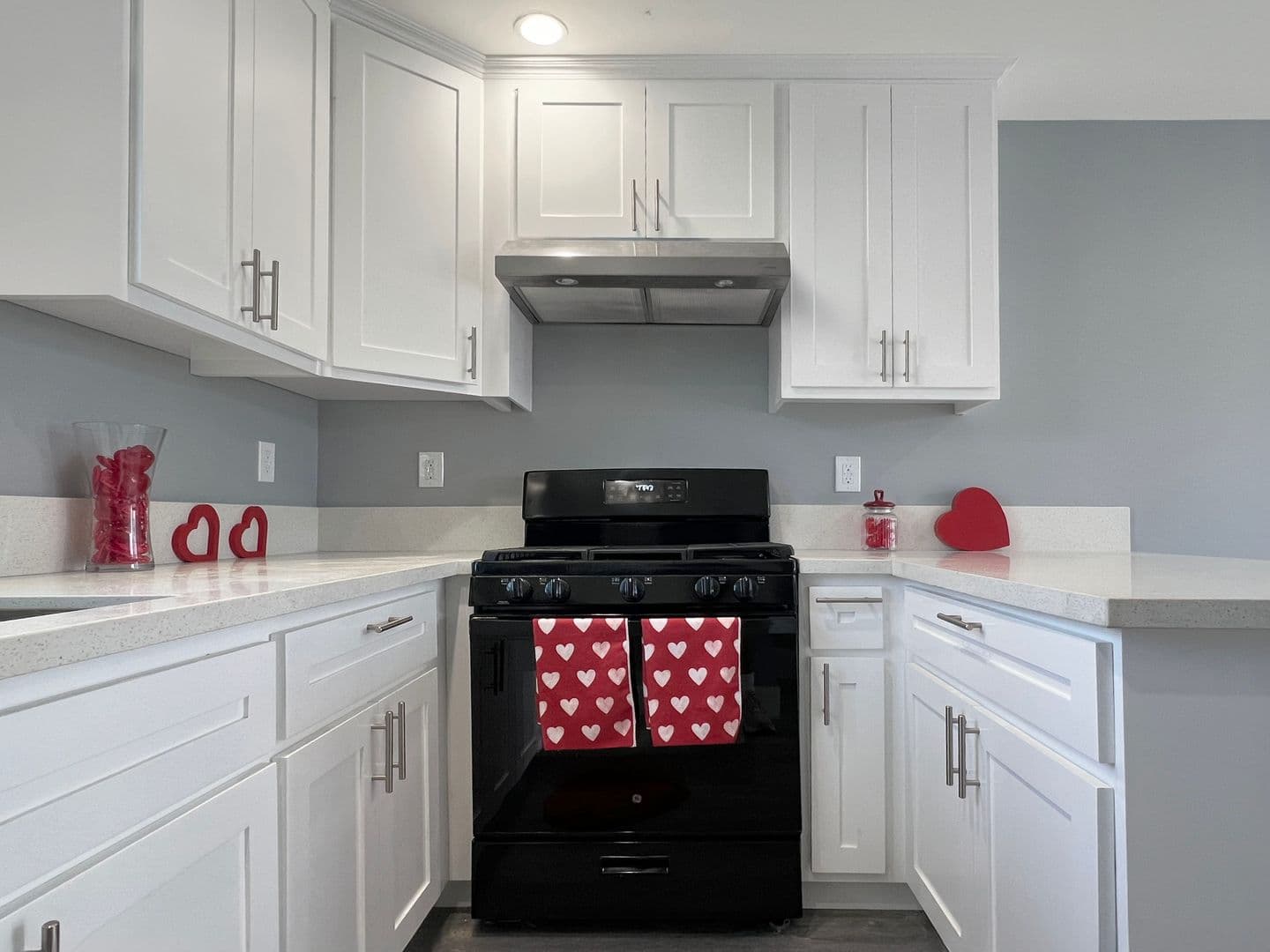 Long Beach Apartment: 1958 Pine Ave