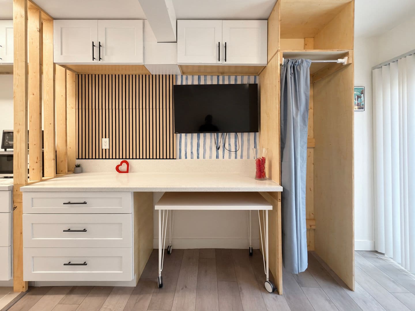 Long Beach Apartment: 1478 Henderson Ave