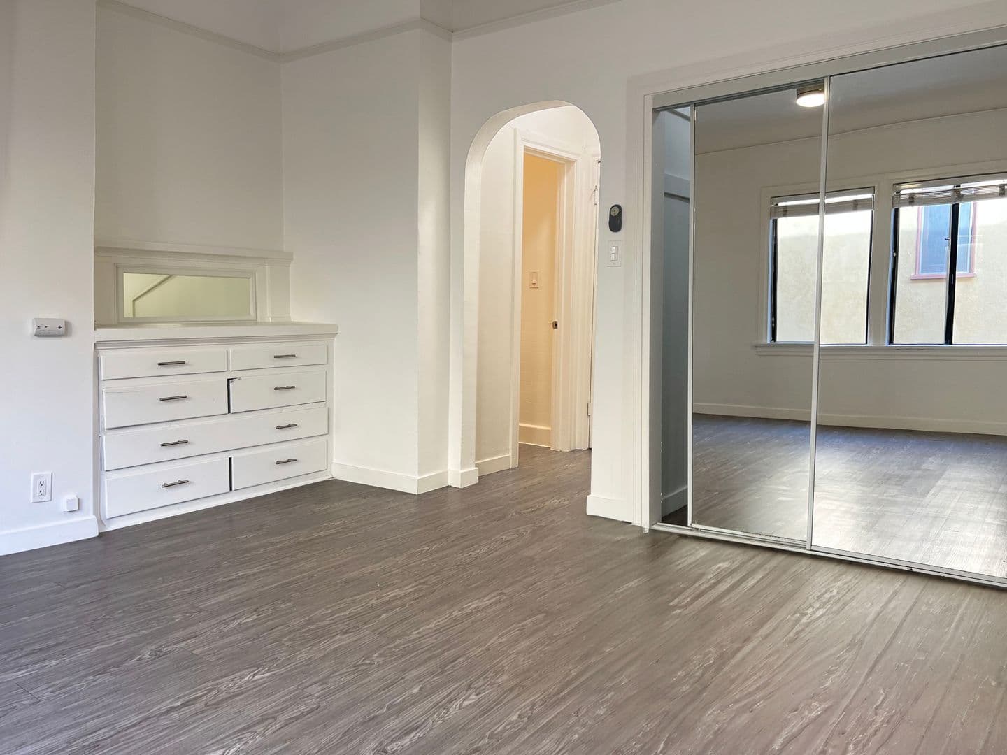 Long Beach Apartment: 444 Chestnut Ave