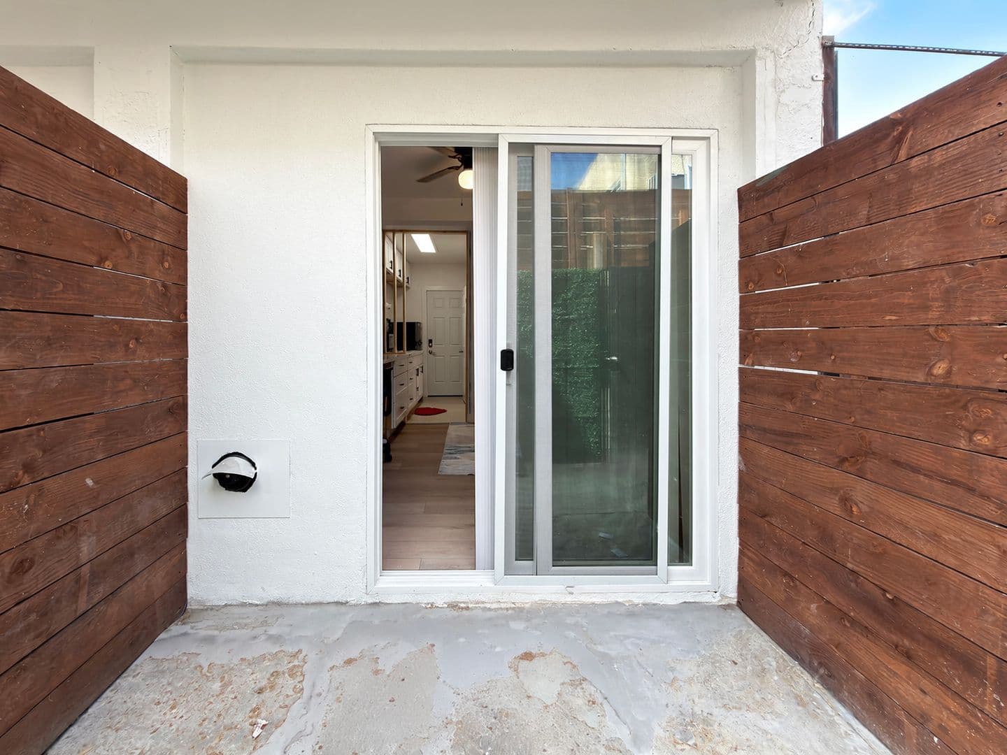Long Beach Apartment: 1478 Henderson Ave