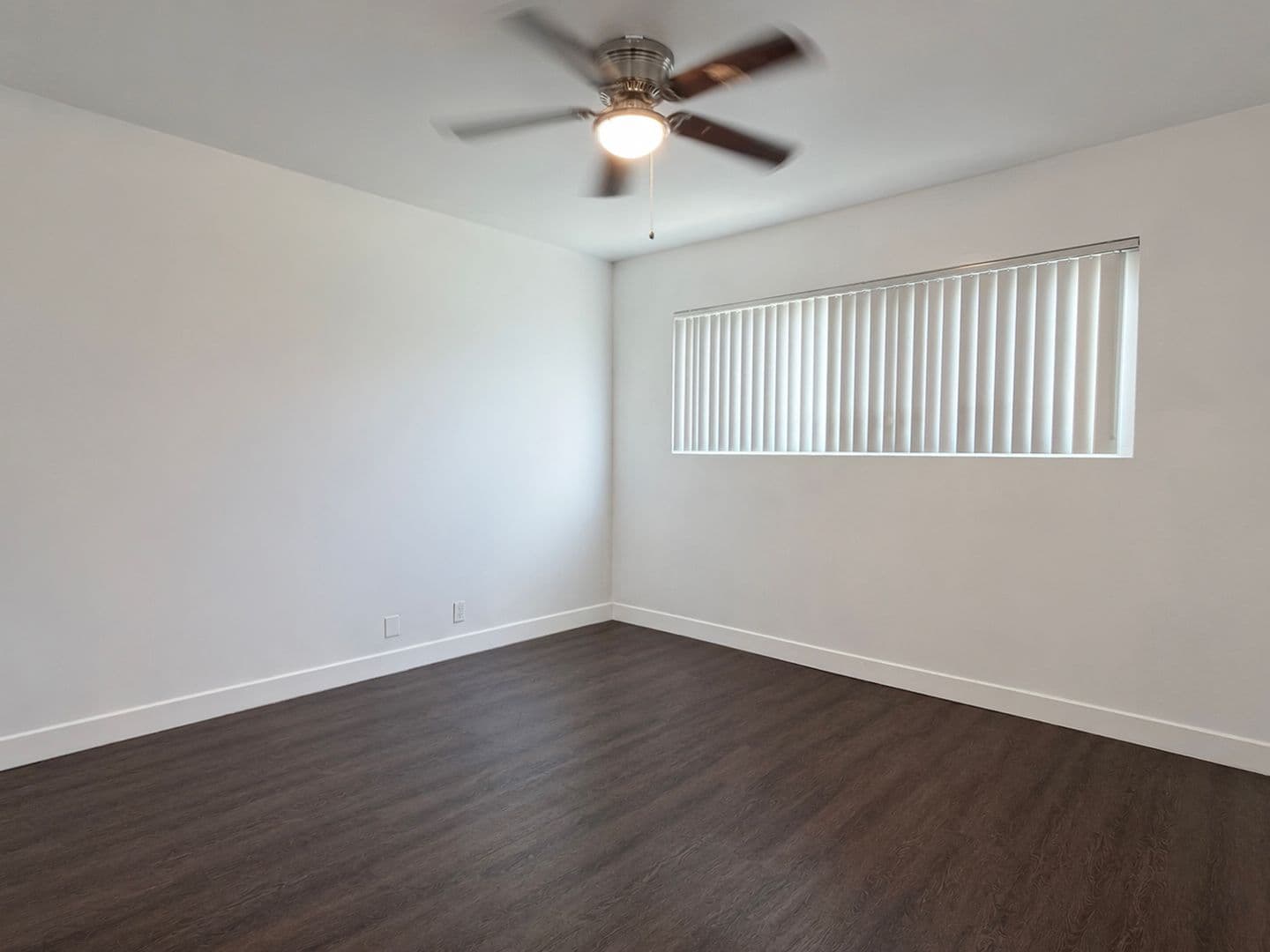 Long Beach Apartment: 1415 Cedar Ave