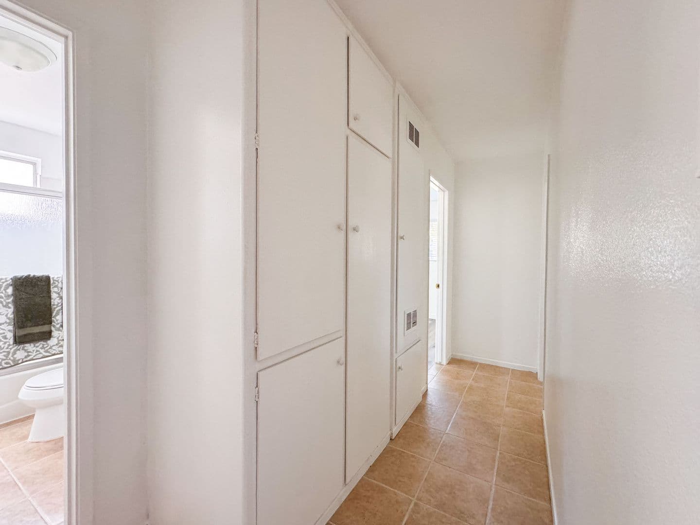Pasadena Apartment: 460 Vista Ave