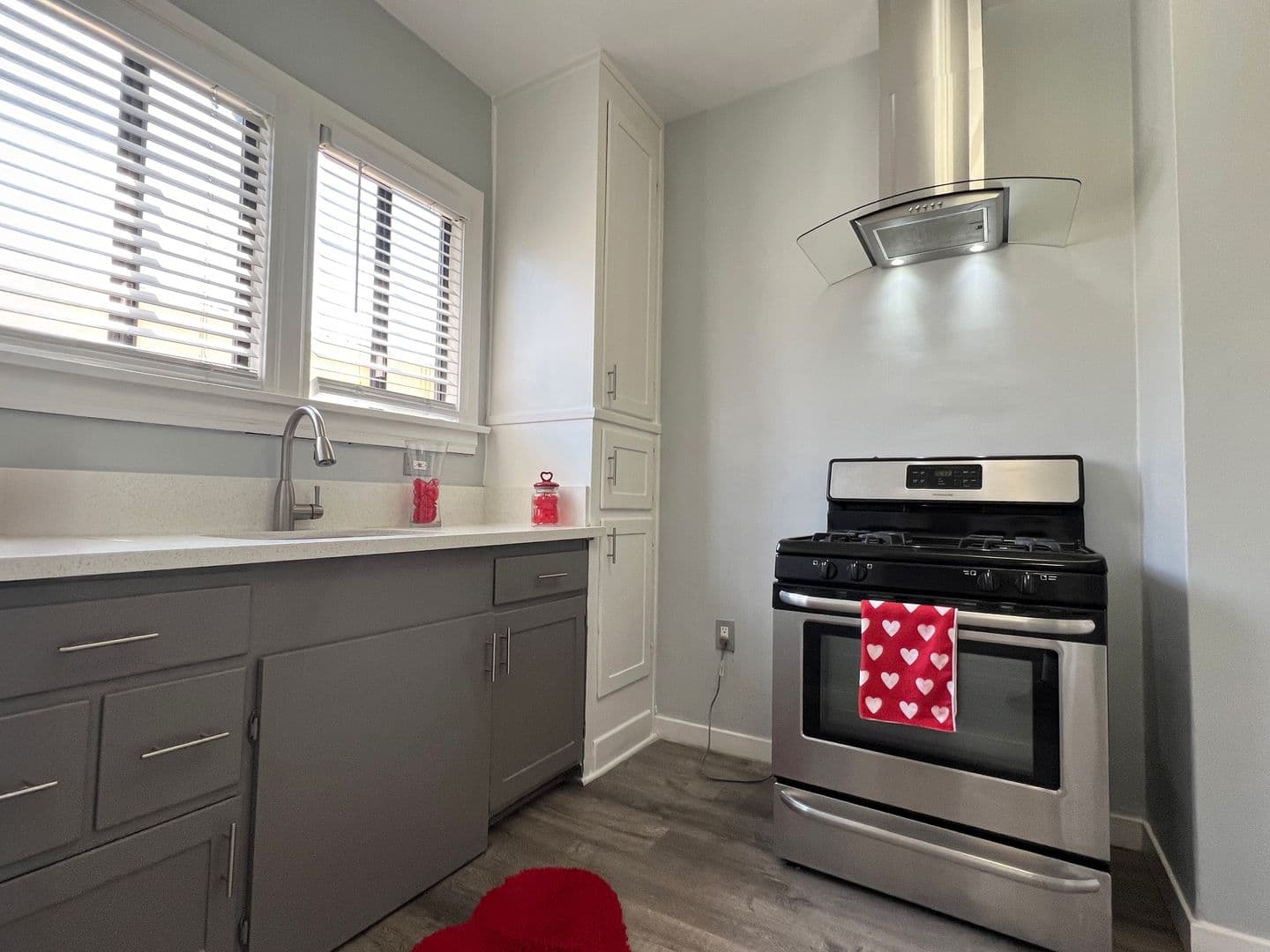 Long Beach Apartment: 444 Chestnut Ave