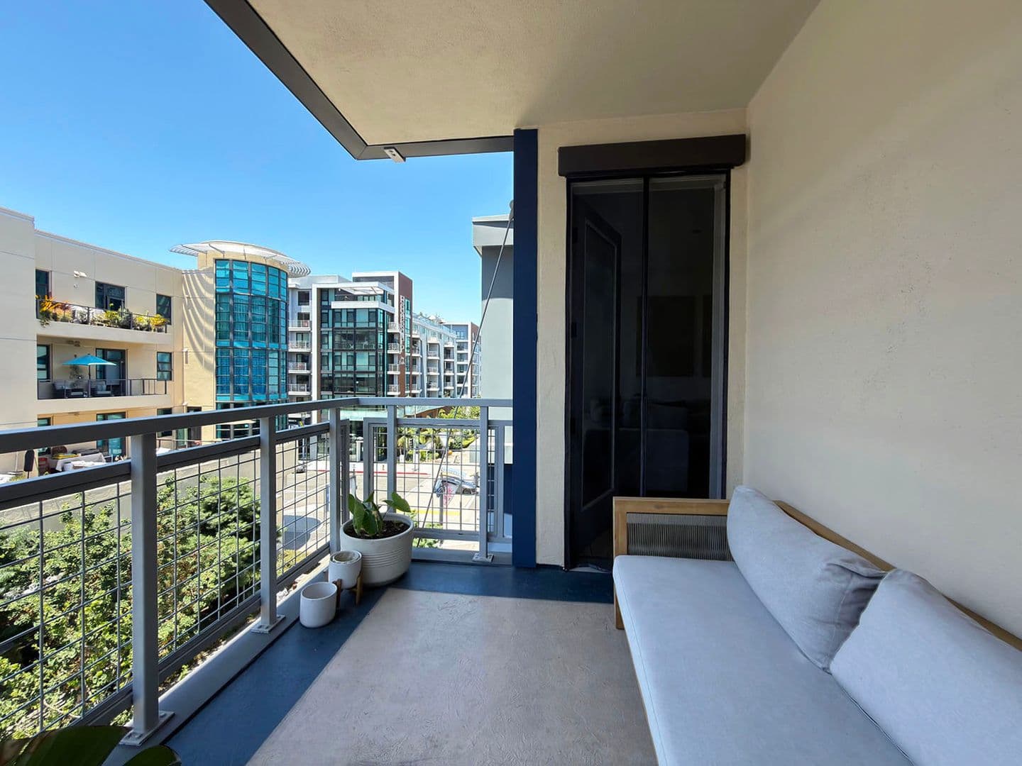 Long Beach House: 150 The Promenade N, Unit 415