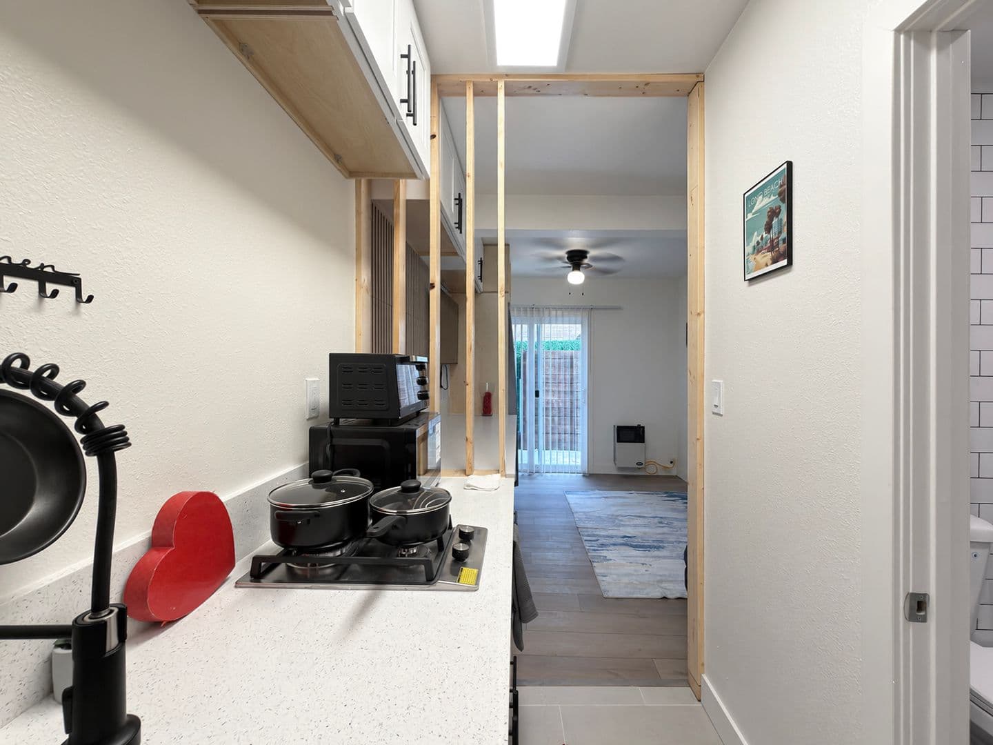 Long Beach Apartment: 1478 Henderson Ave