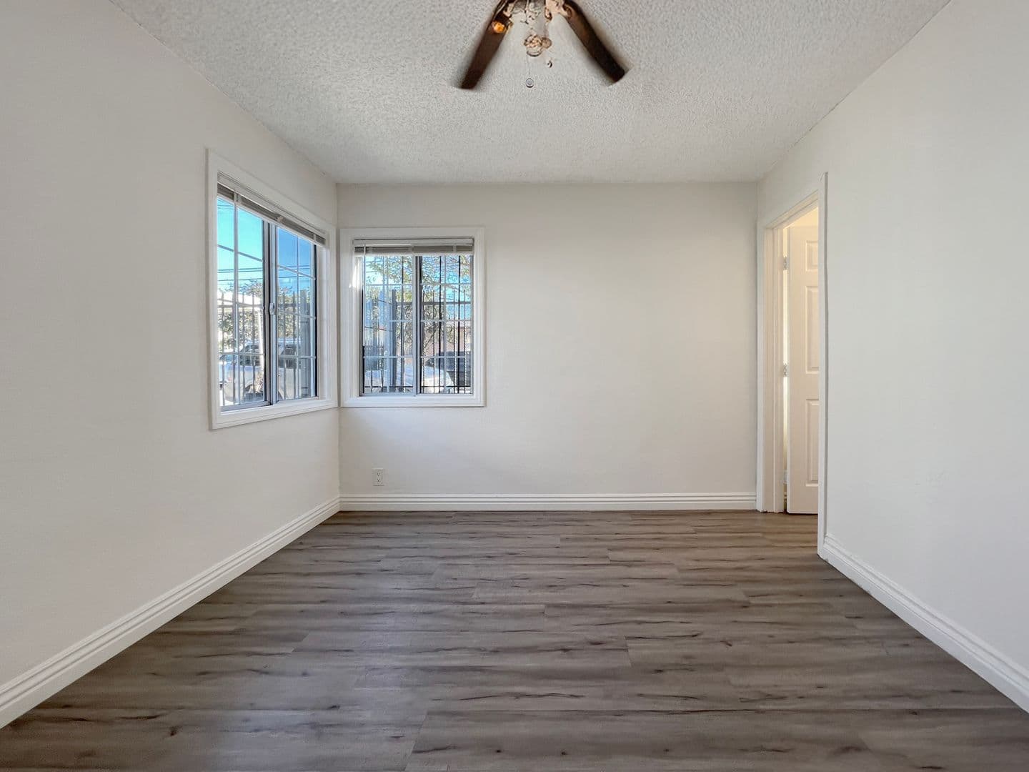 Long Beach Apartment: 1862 Magnolia Ave
