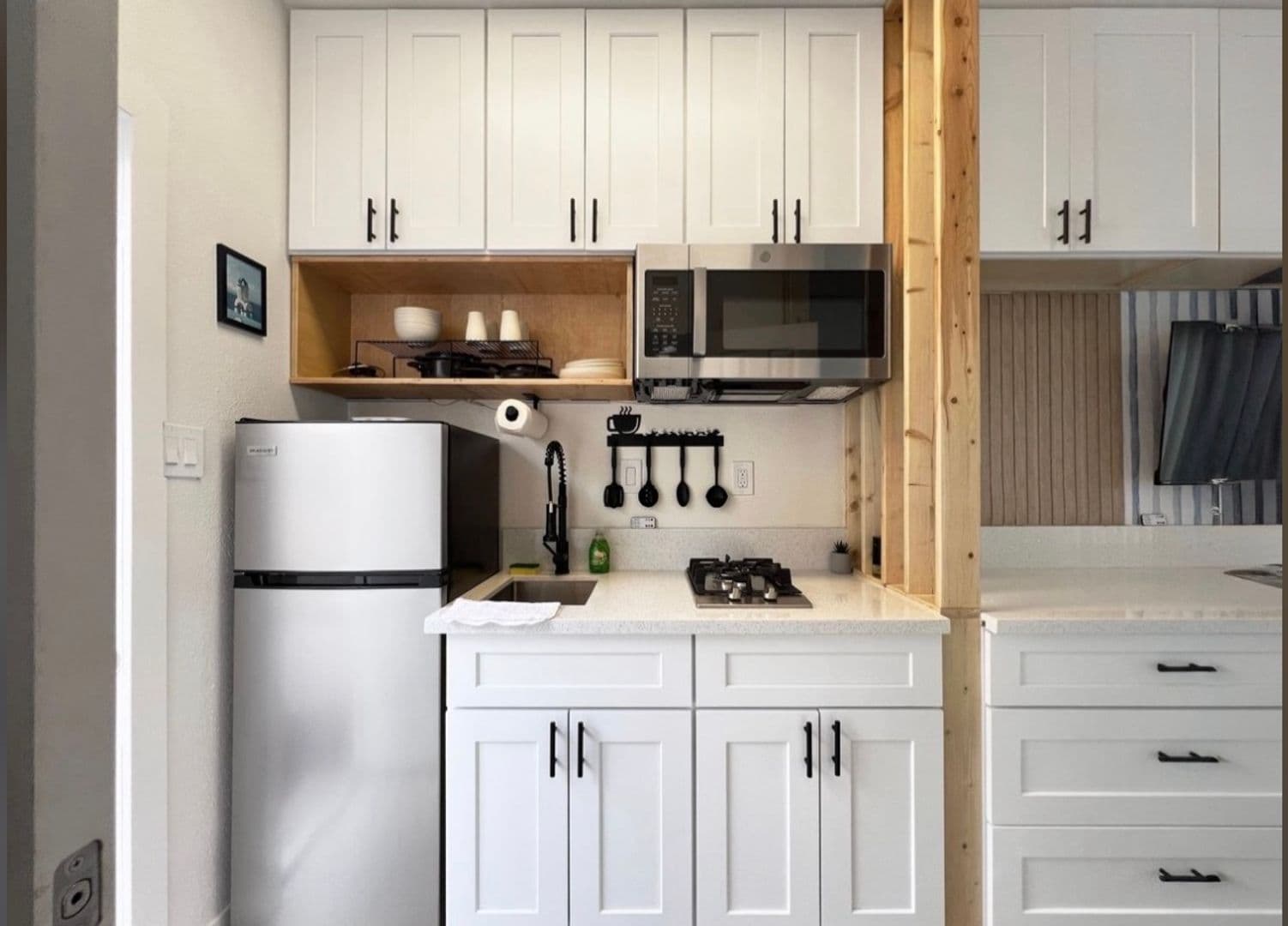 Long Beach Apartment: 1845 Maine Ave