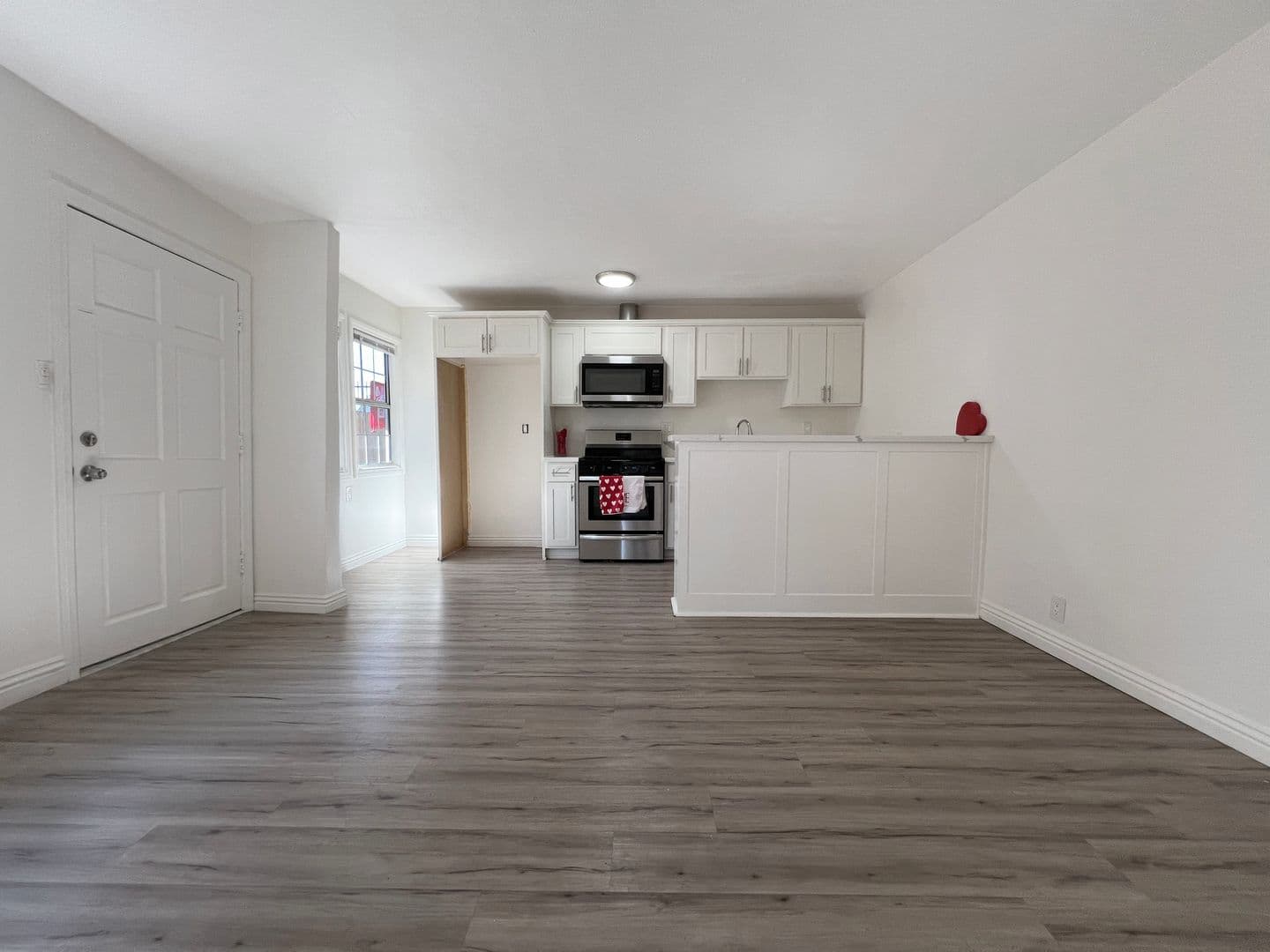 Long Beach Apartment: 1862 Magnolia Ave
