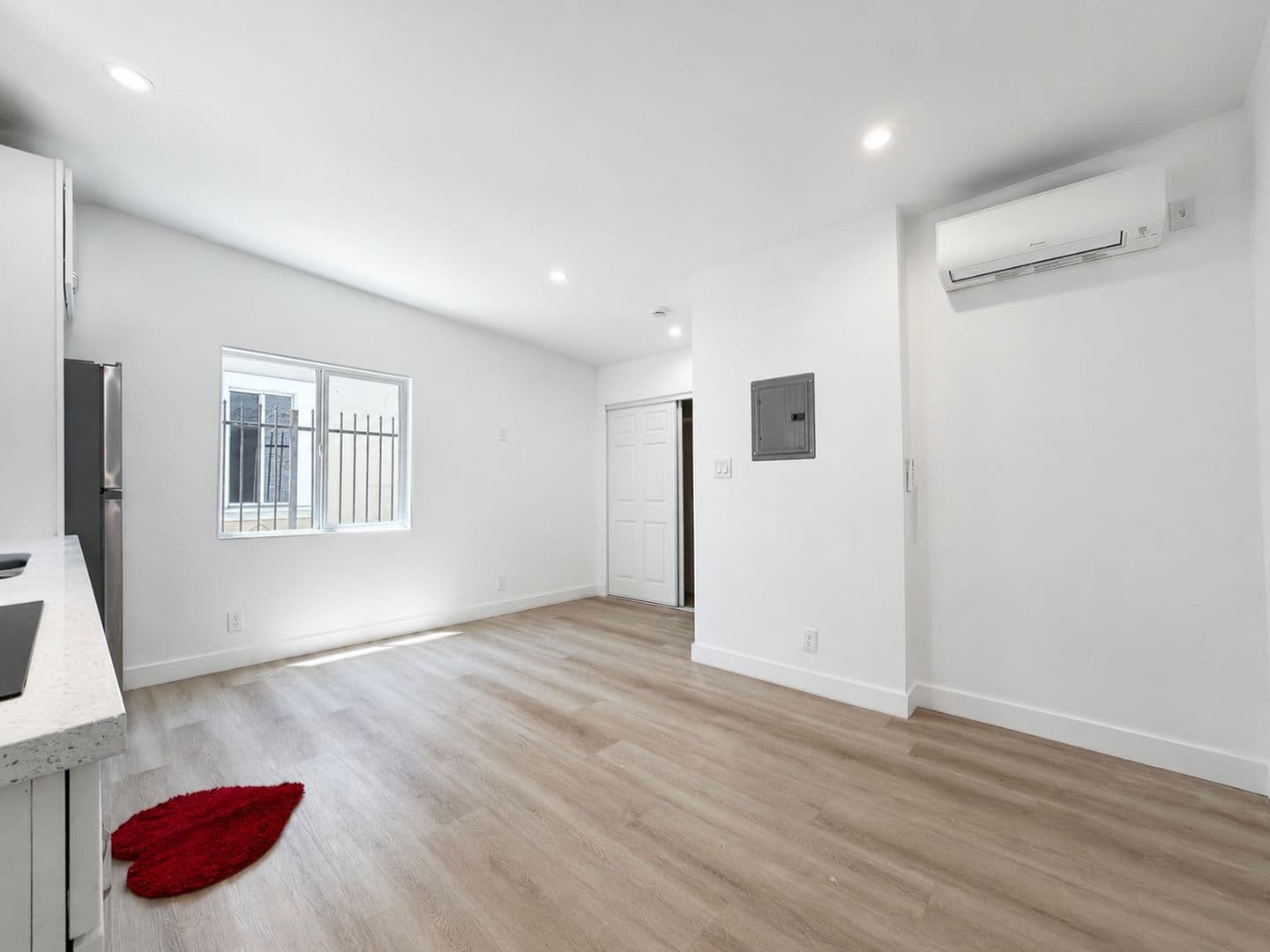 Long Beach Apartment: 1001 E 5th St