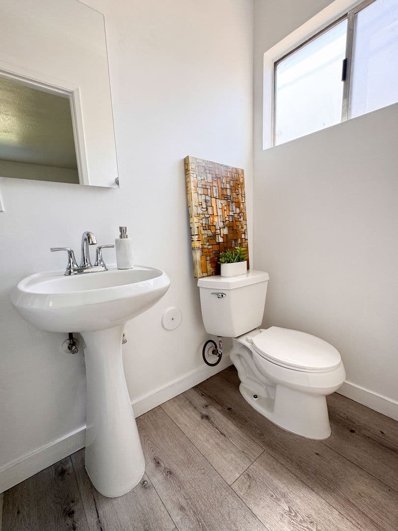 Pasadena Apartment: 460 Vista Ave