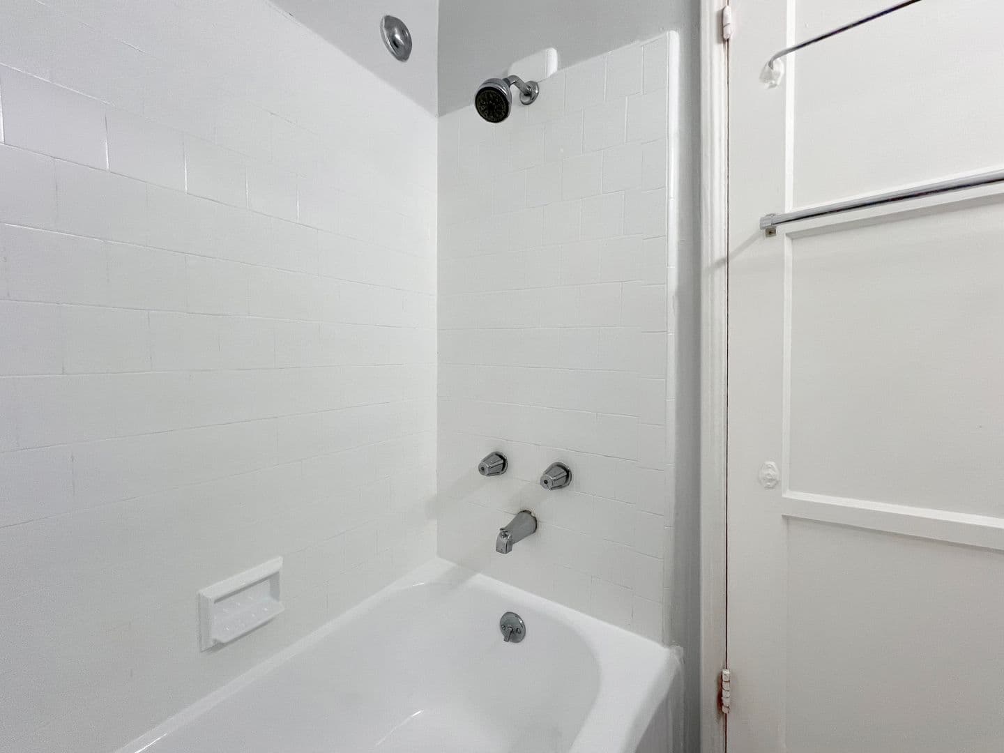 Long Beach Apartment: 319 Bonito Ave