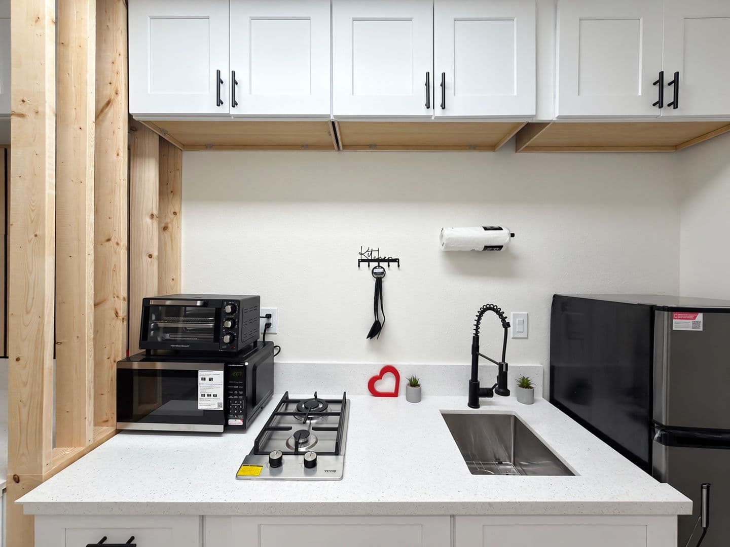 Long Beach Apartment: 1478 Henderson Ave