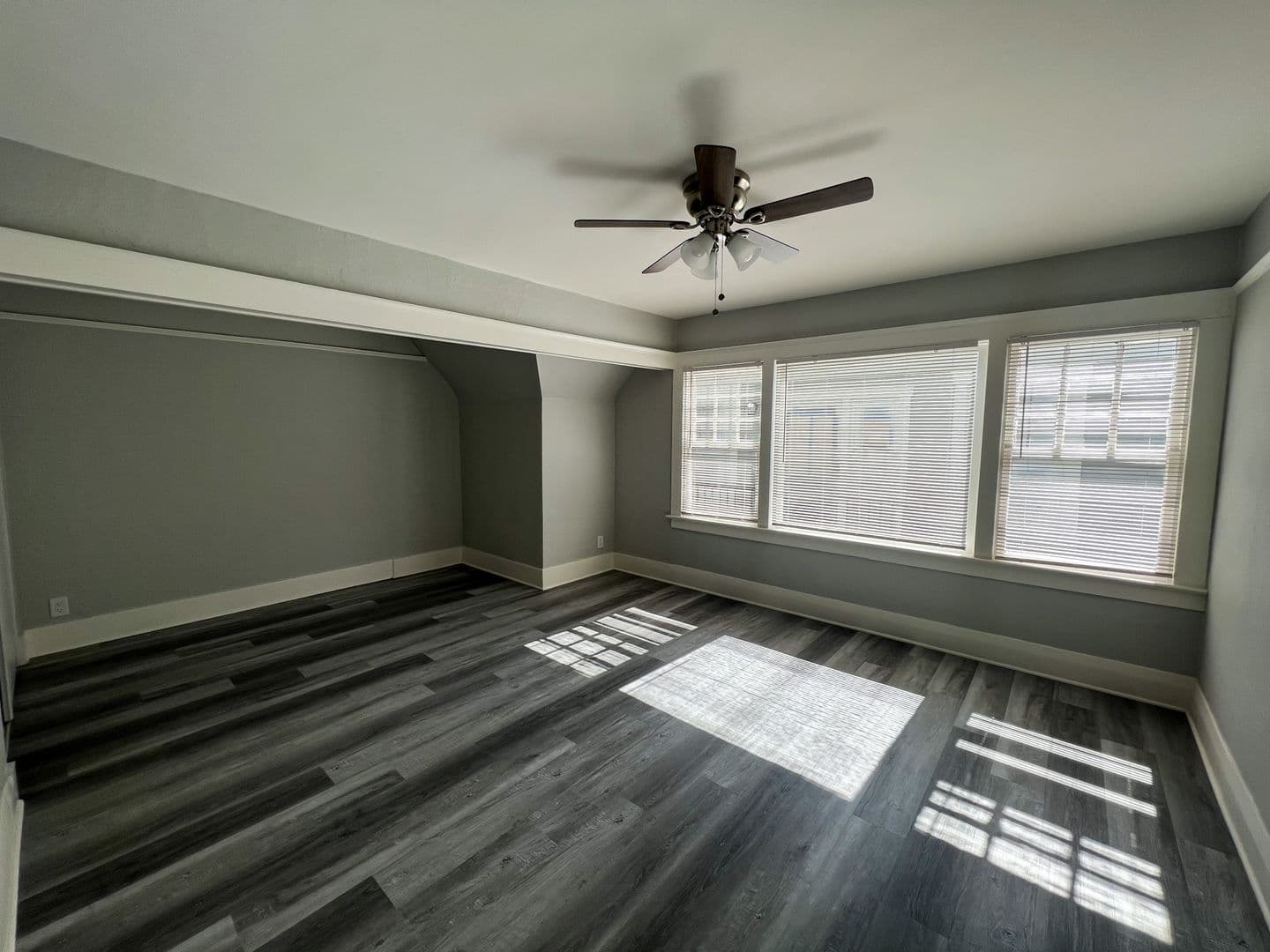 Long Beach Apartment: 921 Chestnut Ave