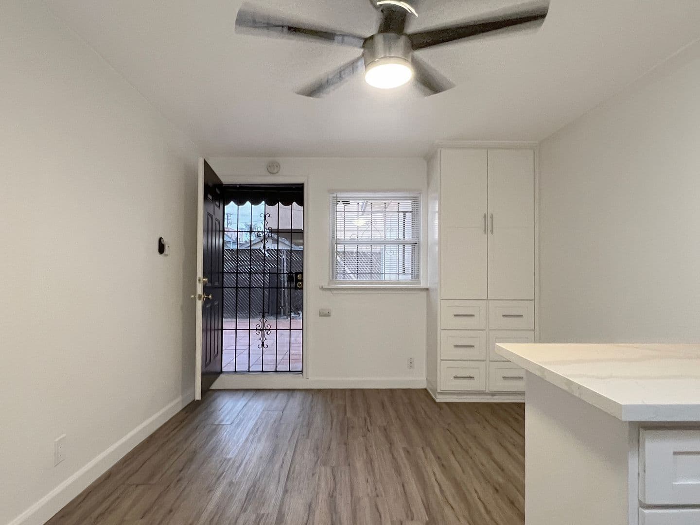 Long Beach Apartment: 1045 Saint Louis Ave