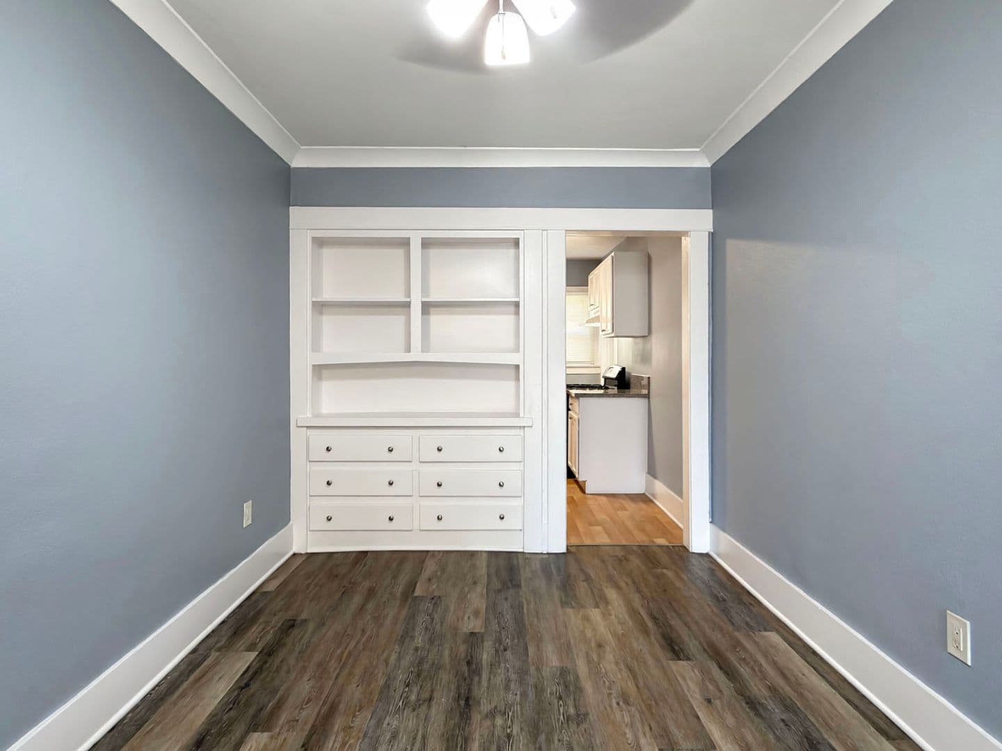 Long Beach Apartment: 1813 E 7th St
